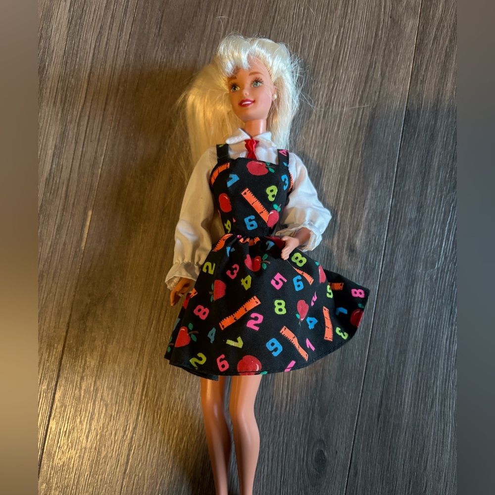 Barbie Mattel Teacher Barbie 1995